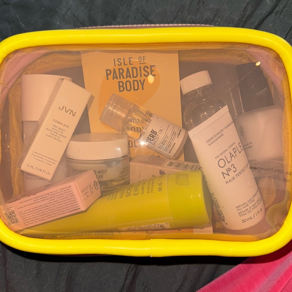 Hair & Face Deluxe Travel Kit - Picture 2 of 3